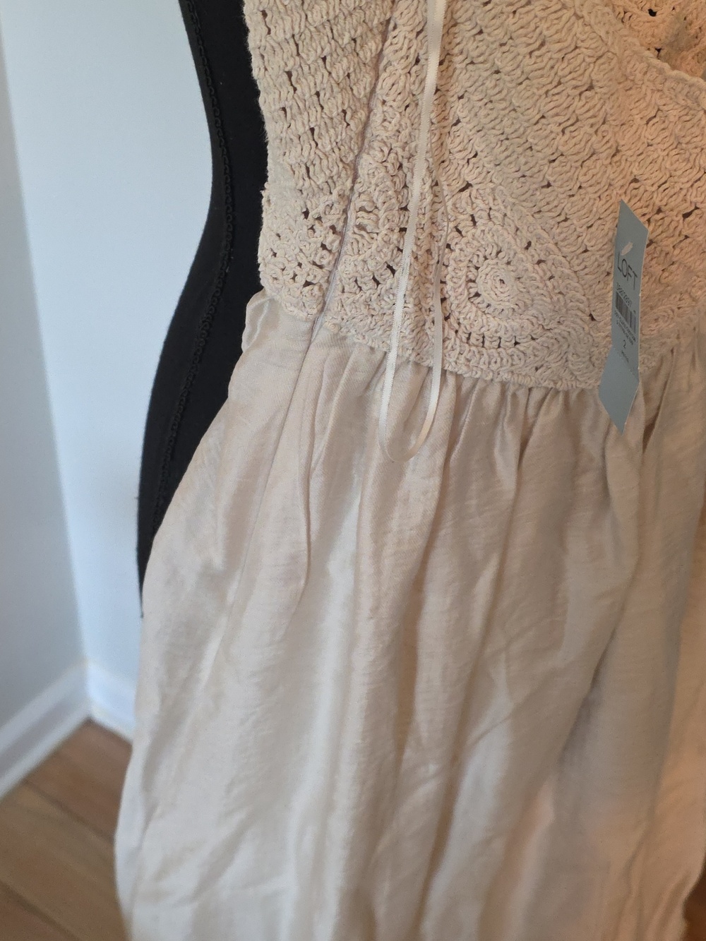 LOFT Cream Halter Crochet Bodice Midi Dress NWT. SIZE 2 P. - Picture 4 of 5